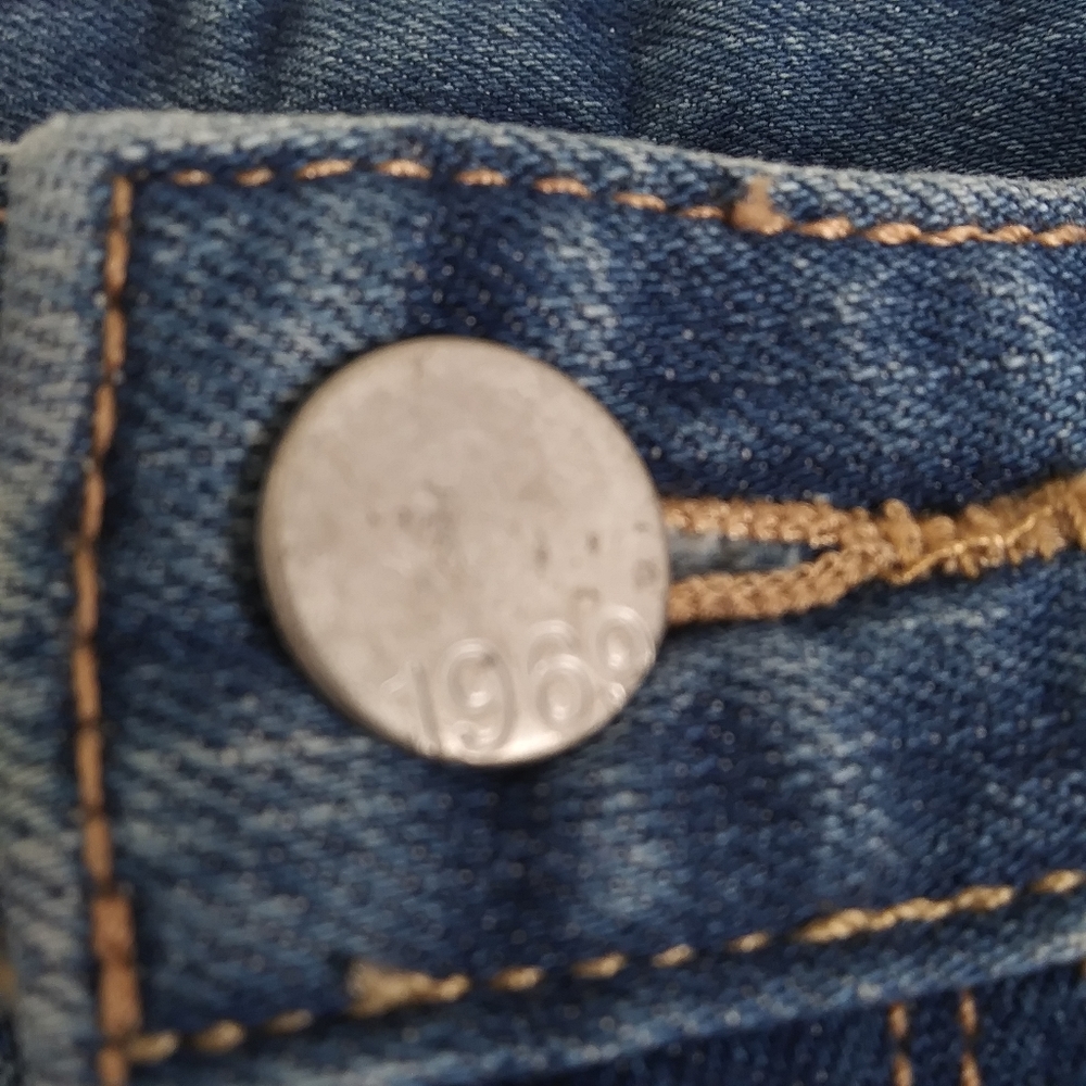 *SOLD* GAP 1969 SKINNY BERMUDA Crop & Roll Denim Shorts - Picture 6 of 13